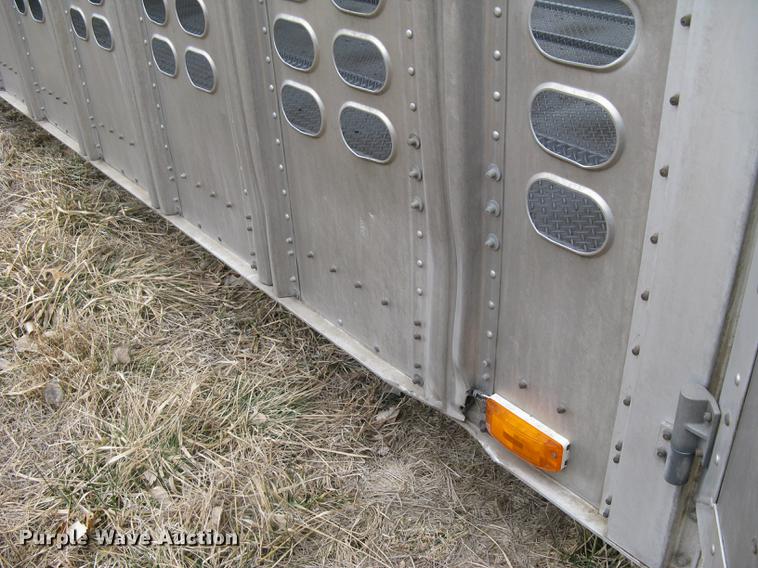image for item DC1341 2011 Wilson Silver Star PSDCL-402 livestock trailer