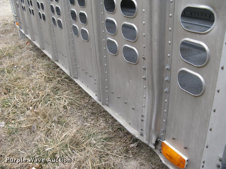 image for item DC1341 2011 Wilson Silver Star PSDCL-402 livestock trailer