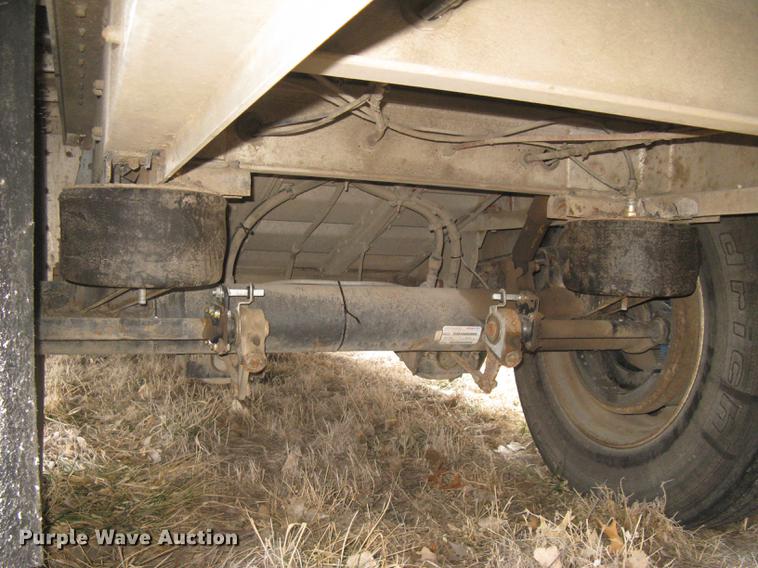 image for item DC1342 2011 Wilson Silver Star PSDCL-402 livestock trailer