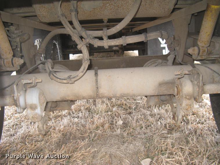 image for item DC1342 2011 Wilson Silver Star PSDCL-402 livestock trailer