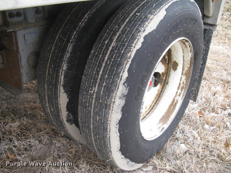 image for item DC1342 2011 Wilson Silver Star PSDCL-402 livestock trailer