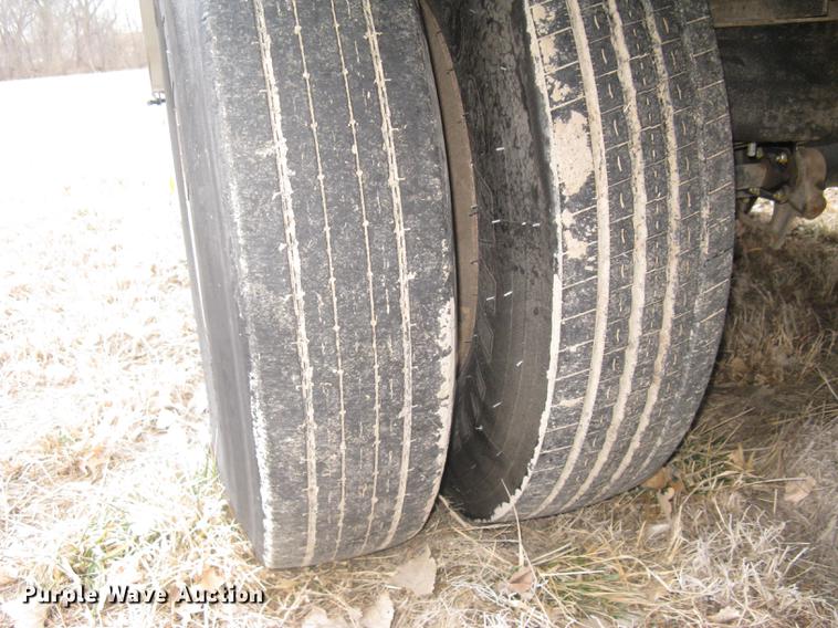 image for item DC1342 2011 Wilson Silver Star PSDCL-402 livestock trailer