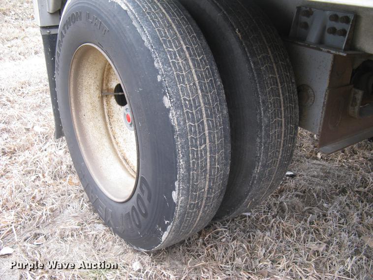 image for item DC1342 2011 Wilson Silver Star PSDCL-402 livestock trailer