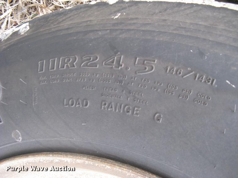 image for item DC1342 2011 Wilson Silver Star PSDCL-402 livestock trailer