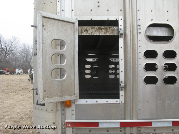 image for item DC1342 2011 Wilson Silver Star PSDCL-402 livestock trailer