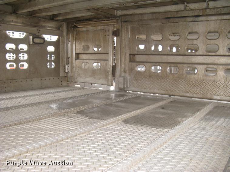 image for item DC1342 2011 Wilson Silver Star PSDCL-402 livestock trailer