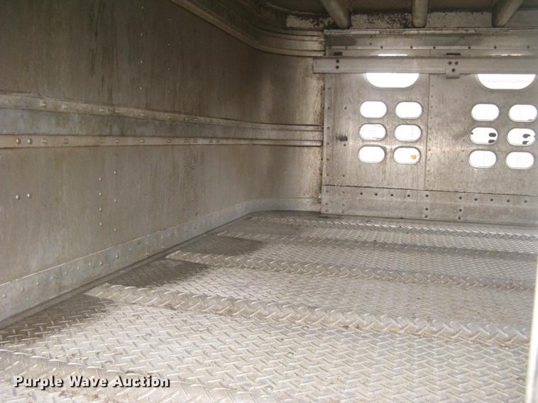 image for item DC1342 2011 Wilson Silver Star PSDCL-402 livestock trailer