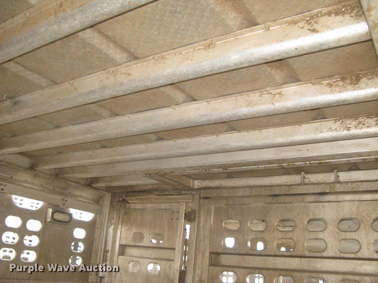 image for item DC1342 2011 Wilson Silver Star PSDCL-402 livestock trailer