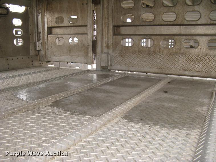 image for item DC1342 2011 Wilson Silver Star PSDCL-402 livestock trailer