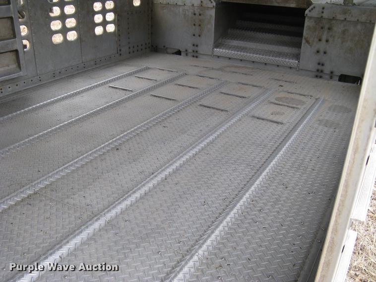 image for item DC1342 2011 Wilson Silver Star PSDCL-402 livestock trailer