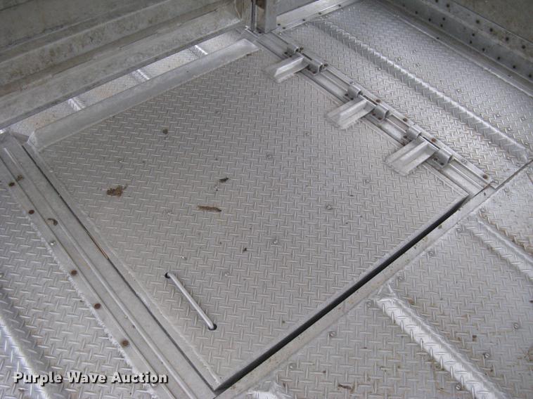 image for item DC1342 2011 Wilson Silver Star PSDCL-402 livestock trailer