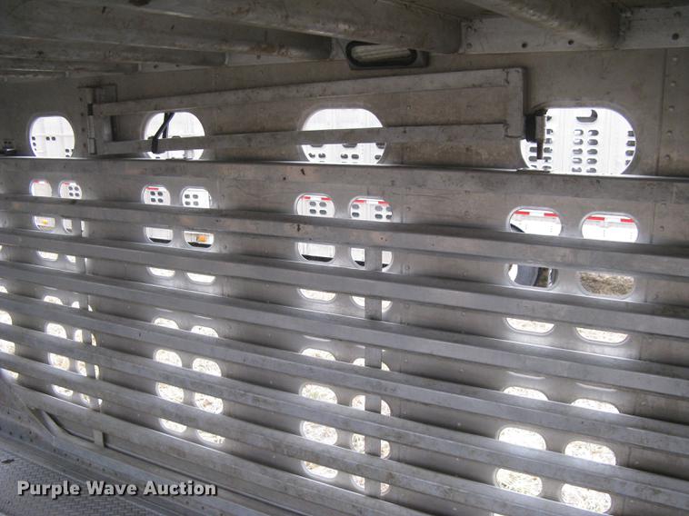 image for item DC1342 2011 Wilson Silver Star PSDCL-402 livestock trailer