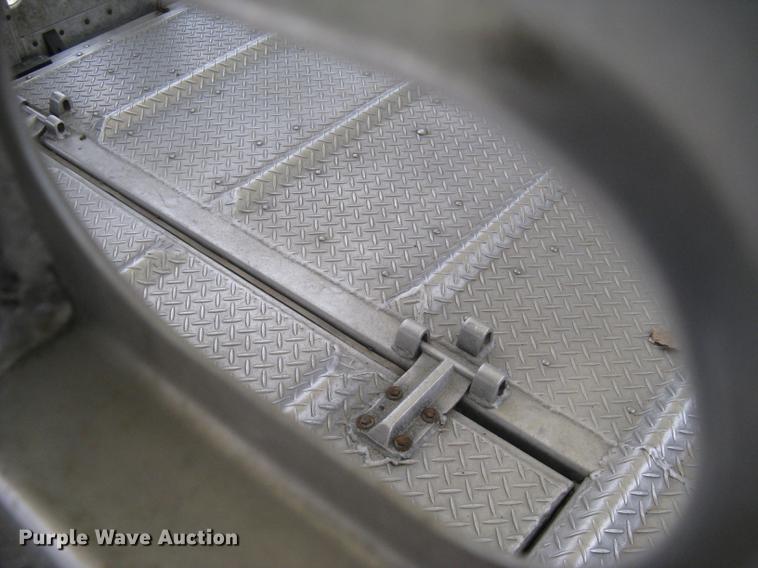 image for item DC1342 2011 Wilson Silver Star PSDCL-402 livestock trailer