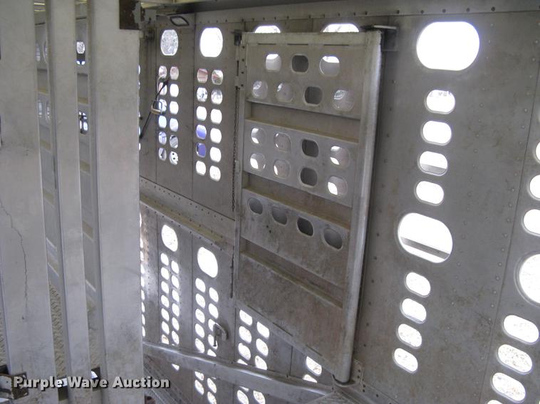 image for item DC1342 2011 Wilson Silver Star PSDCL-402 livestock trailer