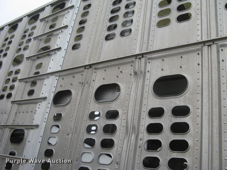 image for item DC1342 2011 Wilson Silver Star PSDCL-402 livestock trailer