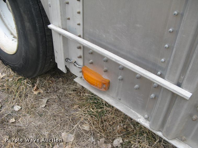 image for item DC1342 2011 Wilson Silver Star PSDCL-402 livestock trailer