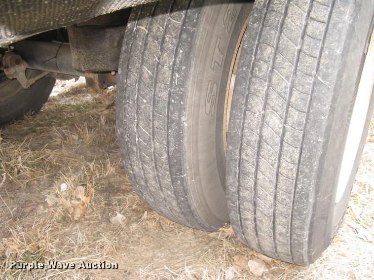 image for item DC1342 2011 Wilson Silver Star PSDCL-402 livestock trailer