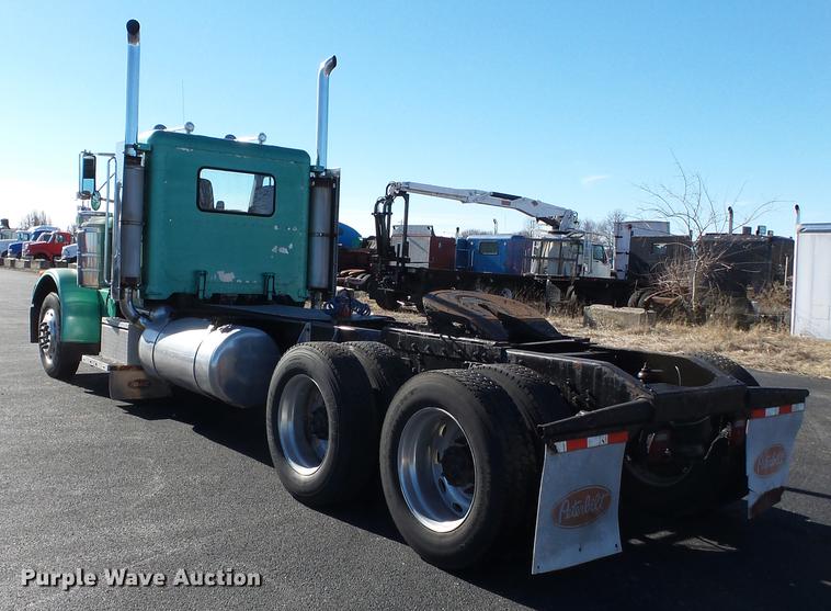 image for item DD2382 1995 Peterbilt 379 semi truck