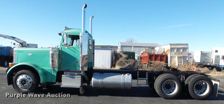 image for item DD2382 1995 Peterbilt 379 semi truck