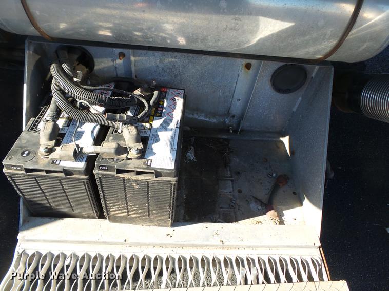 image for item DD2382 1995 Peterbilt 379 semi truck