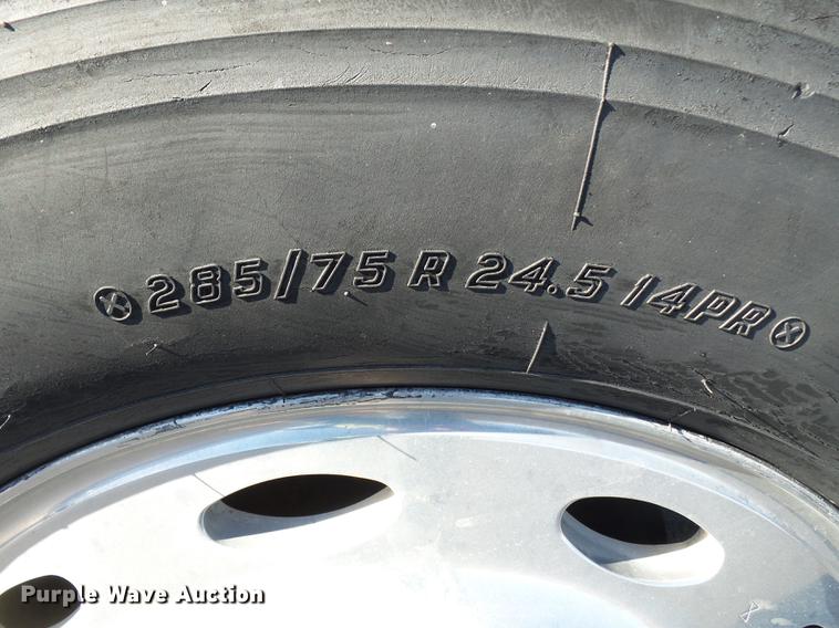 image for item DD2382 1995 Peterbilt 379 semi truck