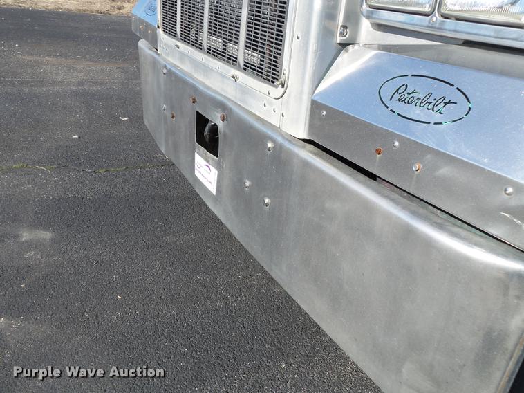 image for item DD2382 1995 Peterbilt 379 semi truck