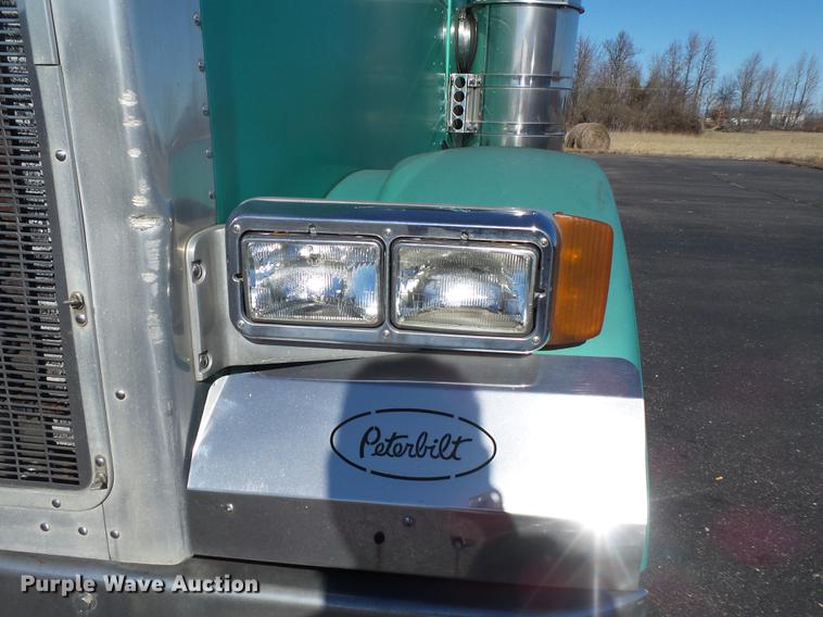image for item DD2382 1995 Peterbilt 379 semi truck