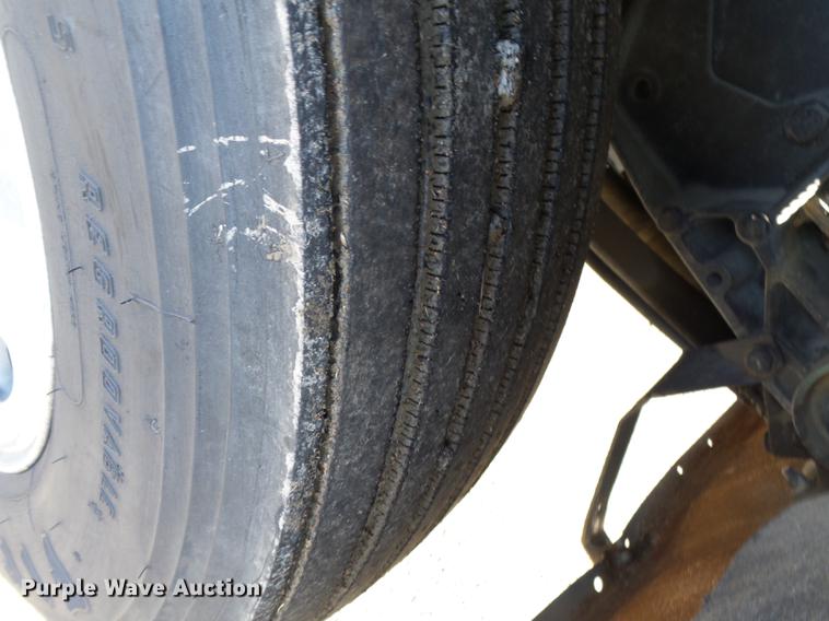 image for item DD2382 1995 Peterbilt 379 semi truck