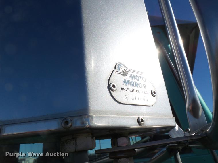 image for item DD2382 1995 Peterbilt 379 semi truck