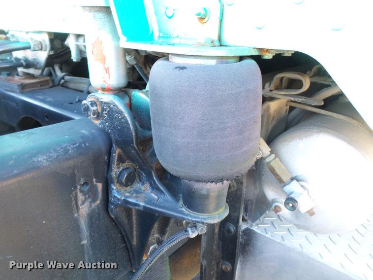 image for item DD2382 1995 Peterbilt 379 semi truck