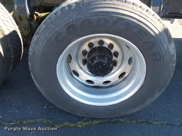 image for item DD2382 1995 Peterbilt 379 semi truck