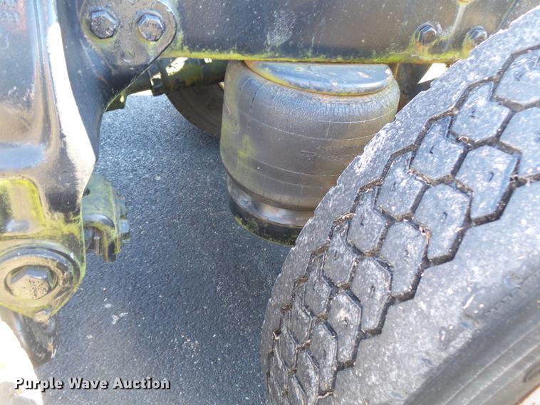 image for item DD2382 1995 Peterbilt 379 semi truck