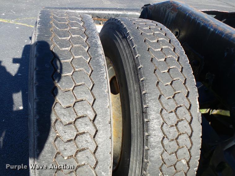 image for item DD2382 1995 Peterbilt 379 semi truck