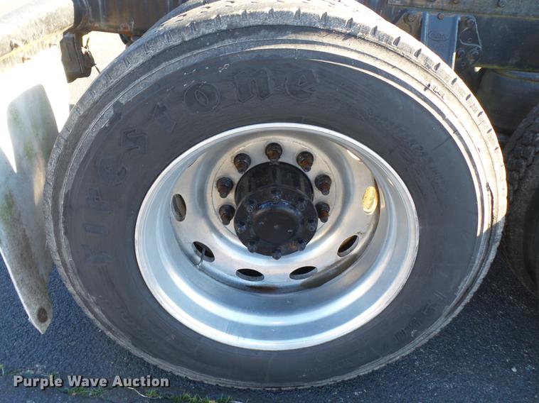 image for item DD2382 1995 Peterbilt 379 semi truck