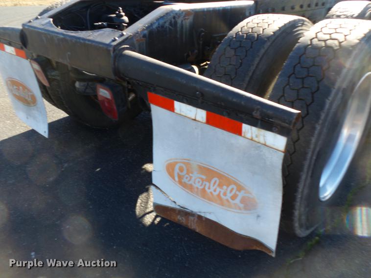 image for item DD2382 1995 Peterbilt 379 semi truck