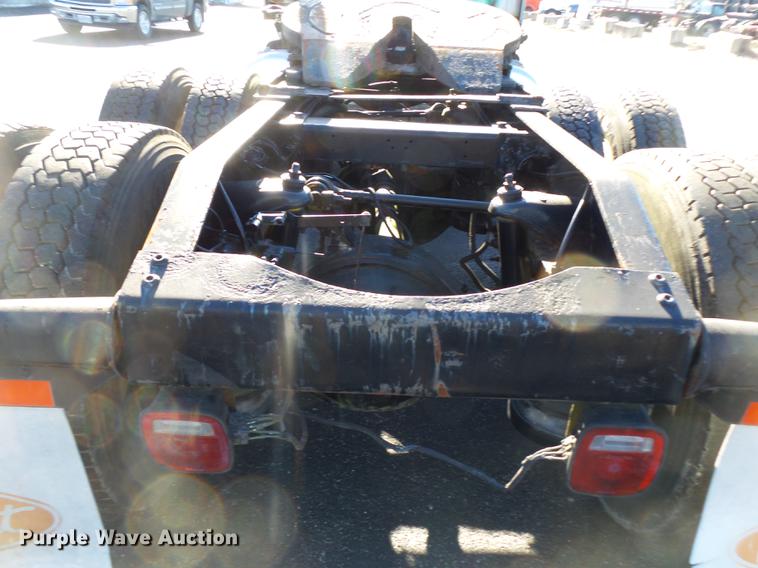 image for item DD2382 1995 Peterbilt 379 semi truck