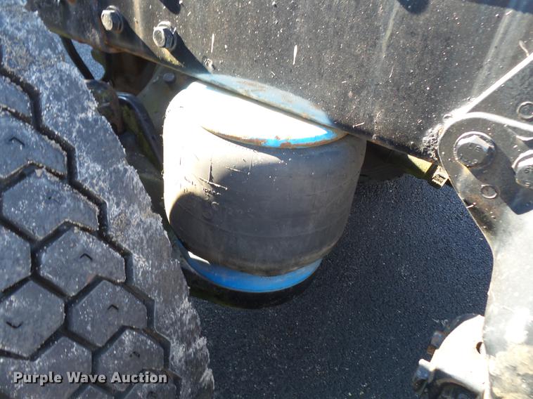 image for item DD2382 1995 Peterbilt 379 semi truck