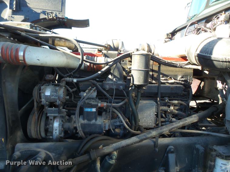 image for item DD2382 1995 Peterbilt 379 semi truck