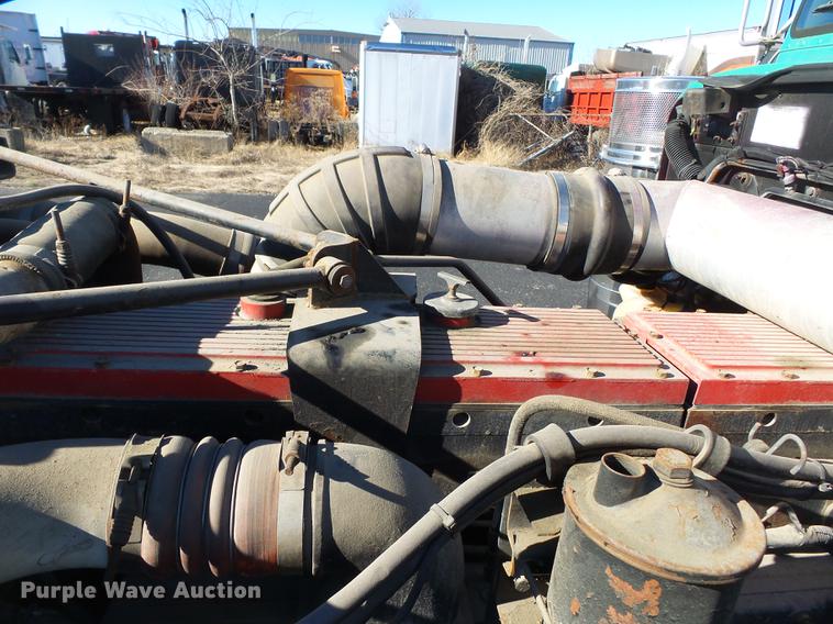 image for item DD2382 1995 Peterbilt 379 semi truck