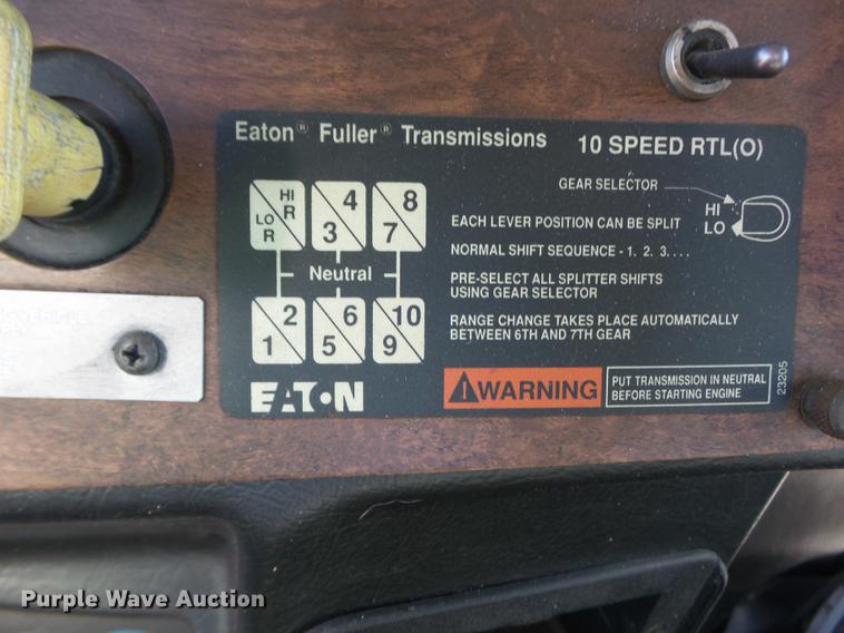 image for item DD2382 1995 Peterbilt 379 semi truck