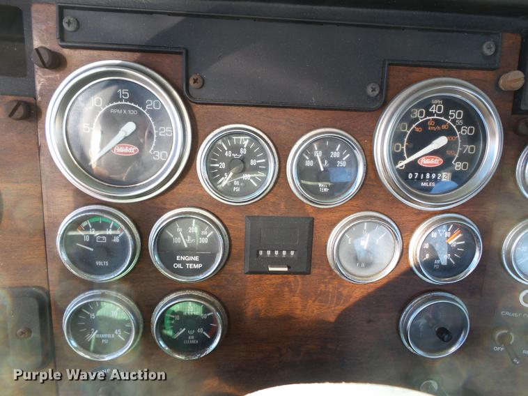 image for item DD2382 1995 Peterbilt 379 semi truck