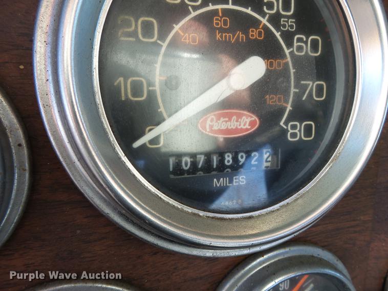 image for item DD2382 1995 Peterbilt 379 semi truck