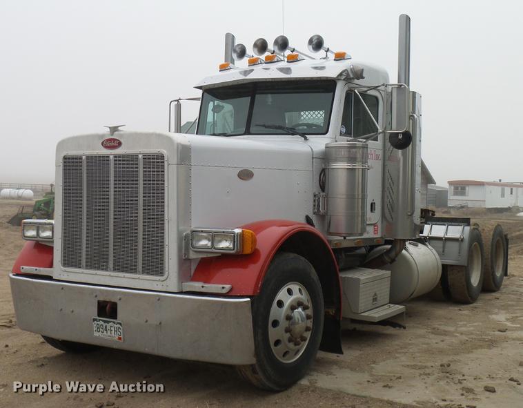 image for item DD5987 2000 Peterbilt 379 semi truck