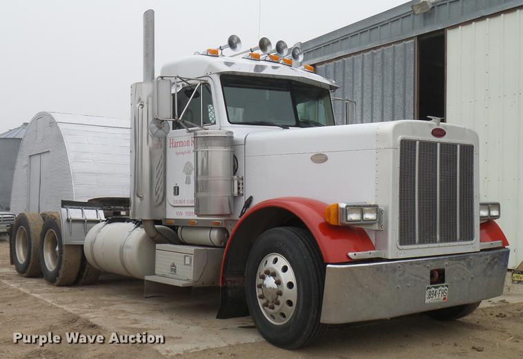 image for item DD5987 2000 Peterbilt 379 semi truck