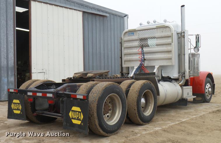 image for item DD5987 2000 Peterbilt 379 semi truck