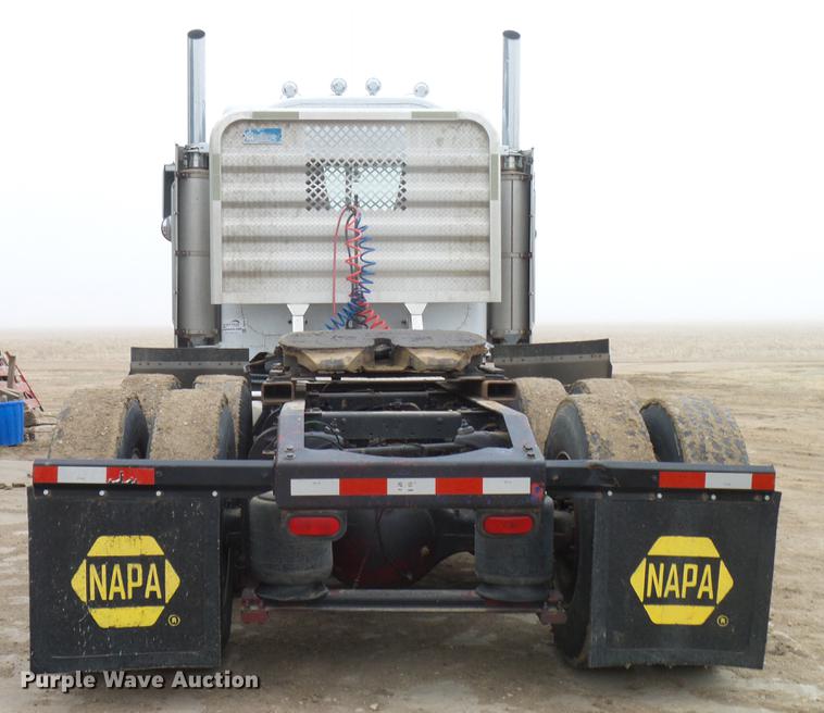 image for item DD5987 2000 Peterbilt 379 semi truck