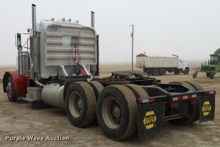 image for item DD5987 2000 Peterbilt 379 semi truck