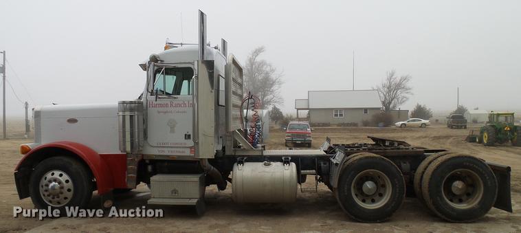 image for item DD5987 2000 Peterbilt 379 semi truck