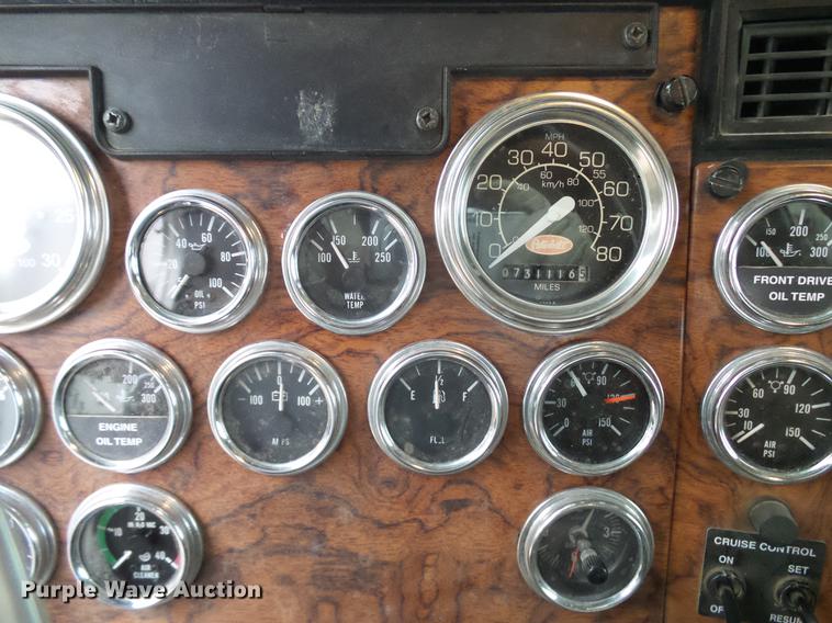 image for item DD5987 2000 Peterbilt 379 semi truck