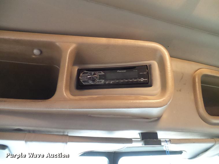 image for item DD5987 2000 Peterbilt 379 semi truck